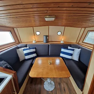  Bateau-hôtel Sailing